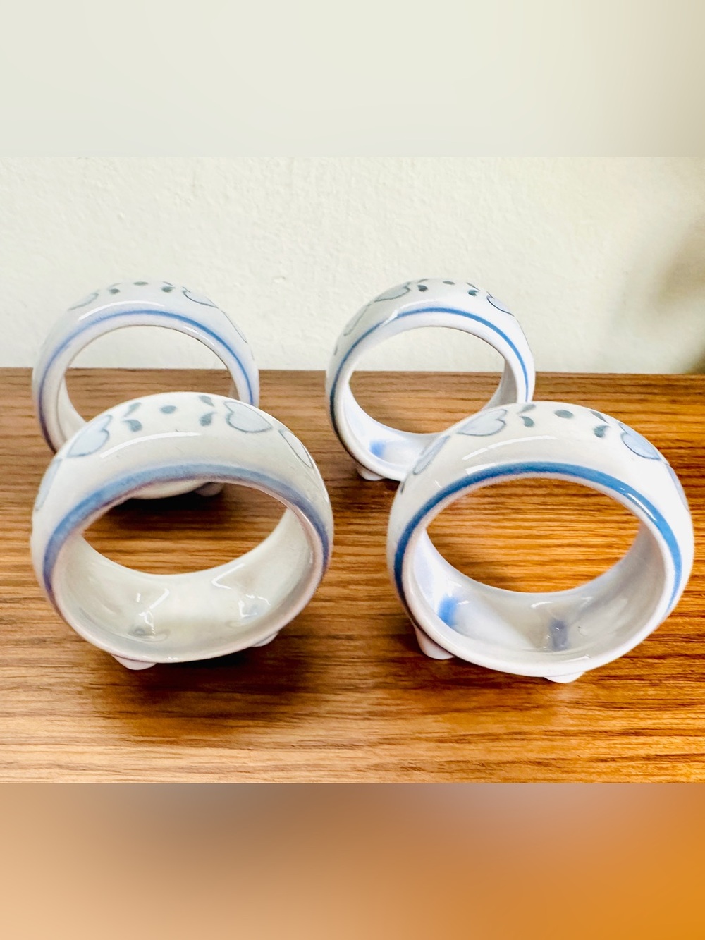 Vintage Set of 4 Ceramic Blue Heart Napkin Rings Hand Painted Footed 1.5” - EUC